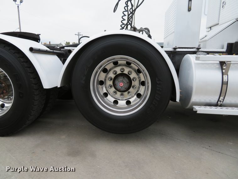 image for item DH1630 2011 Kenworth T800 semi truck