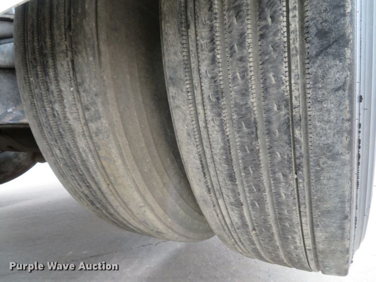 image for item DH1630 2011 Kenworth T800 semi truck