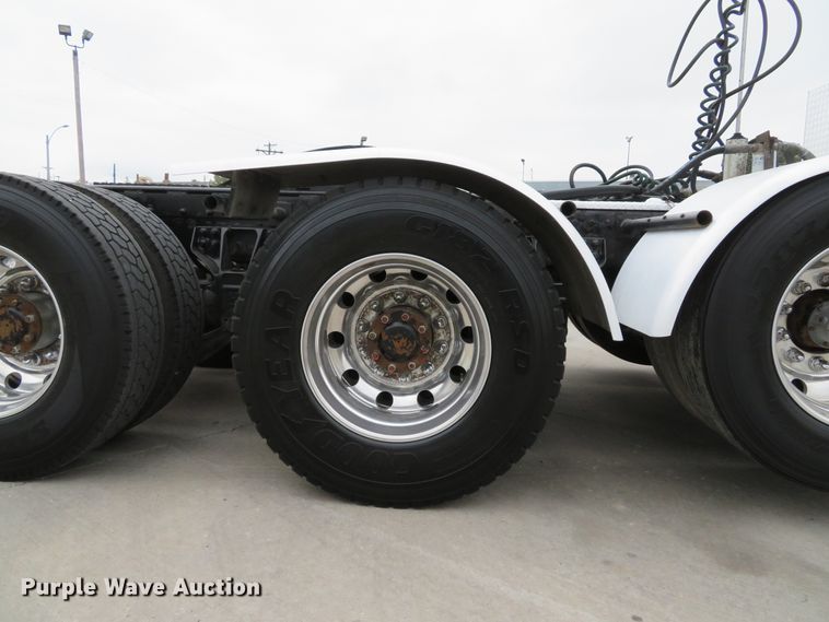 image for item DH1630 2011 Kenworth T800 semi truck