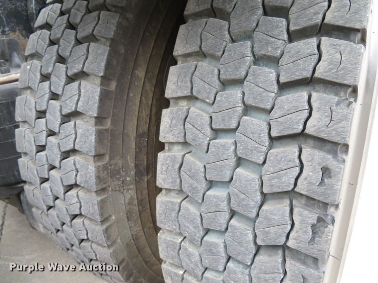 image for item DH1630 2011 Kenworth T800 semi truck