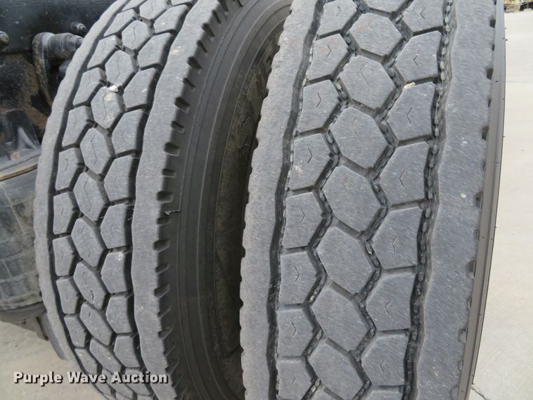 image for item DH1630 2011 Kenworth T800 semi truck