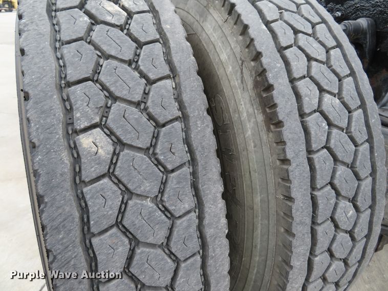 image for item DH1630 2011 Kenworth T800 semi truck