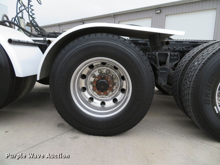 image for item DH1630 2011 Kenworth T800 semi truck