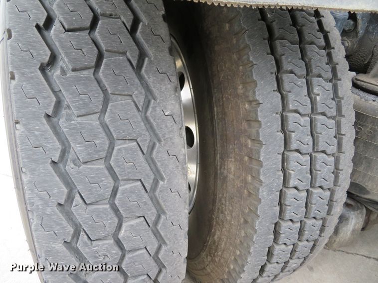 image for item DH1630 2011 Kenworth T800 semi truck