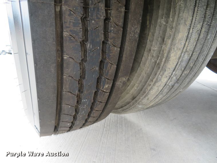 image for item DH1630 2011 Kenworth T800 semi truck