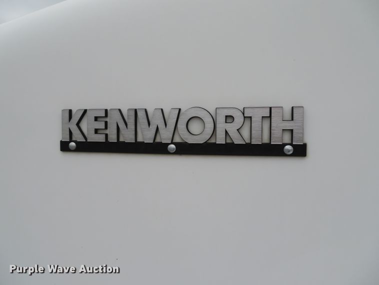 image for item DH1630 2011 Kenworth T800 semi truck