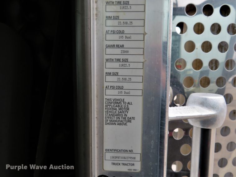 image for item DH1630 2011 Kenworth T800 semi truck