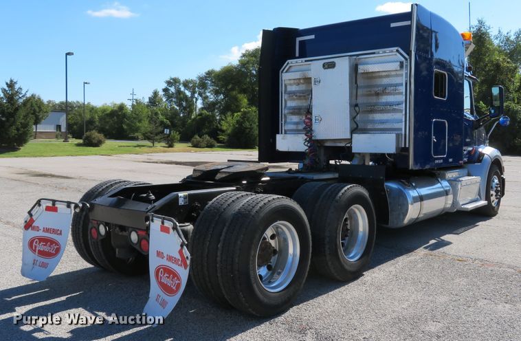 image for item DH1638 2014 Peterbilt 579 semi truck
