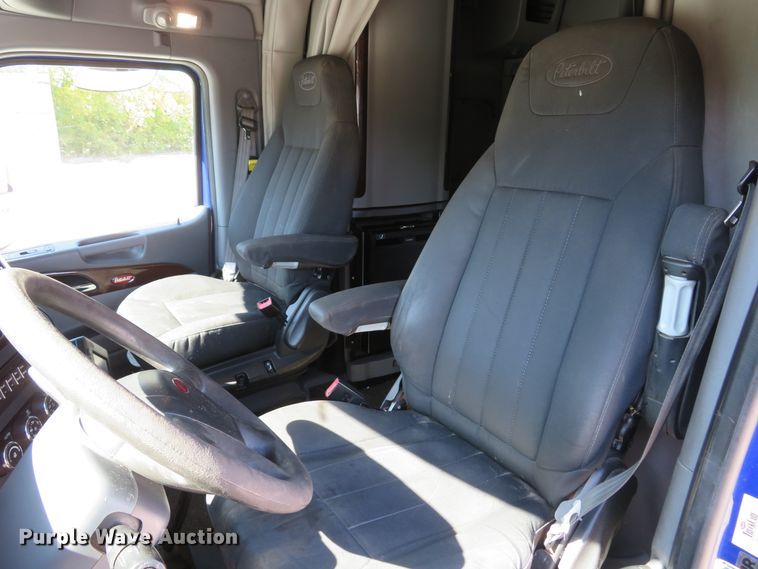 image for item DH1638 2014 Peterbilt 579 semi truck