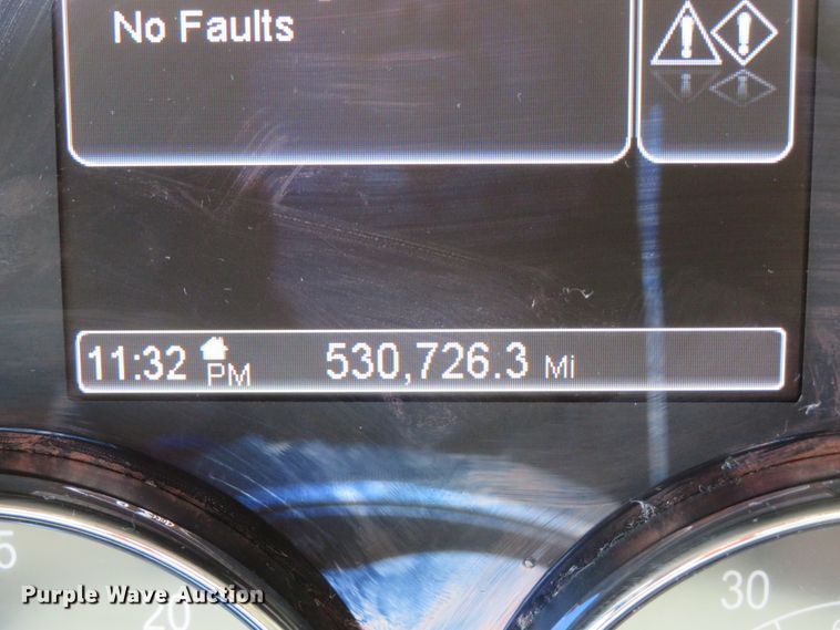 image for item DH1638 2014 Peterbilt 579 semi truck