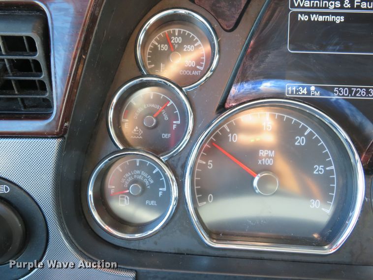 image for item DH1638 2014 Peterbilt 579 semi truck