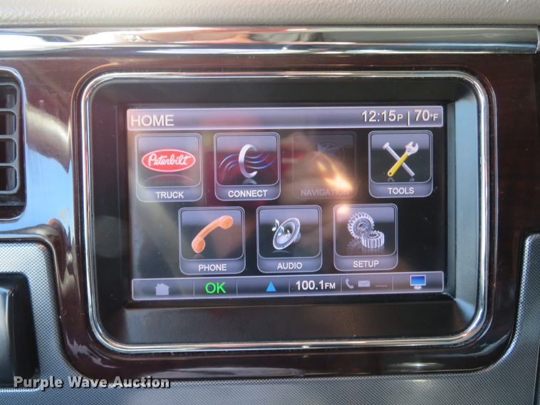 image for item DH1638 2014 Peterbilt 579 semi truck