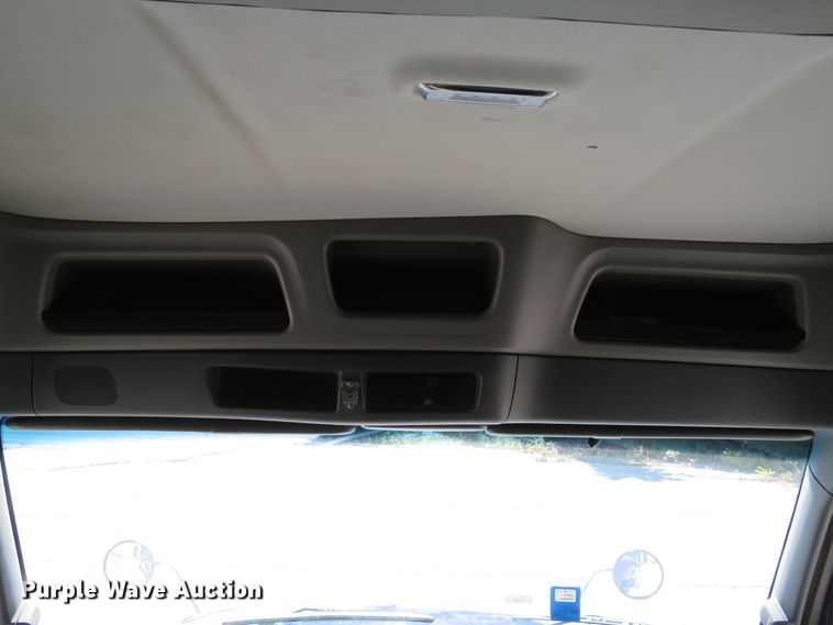 image for item DH1638 2014 Peterbilt 579 semi truck