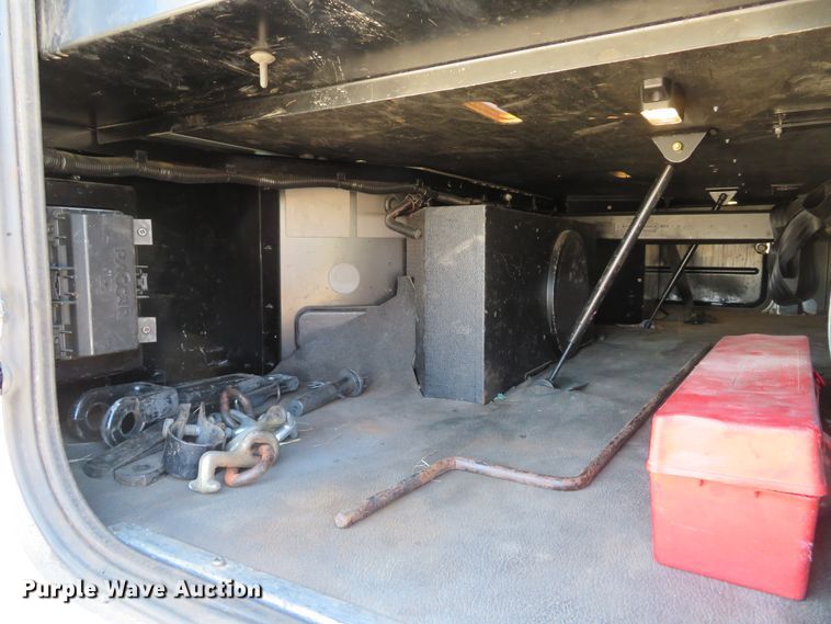 image for item DH1638 2014 Peterbilt 579 semi truck