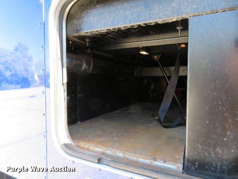 image for item DH1638 2014 Peterbilt 579 semi truck