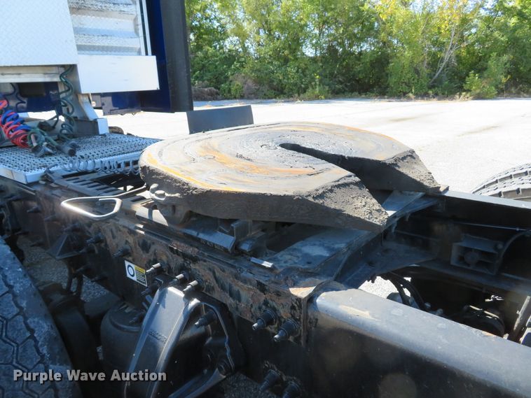 image for item DH1638 2014 Peterbilt 579 semi truck