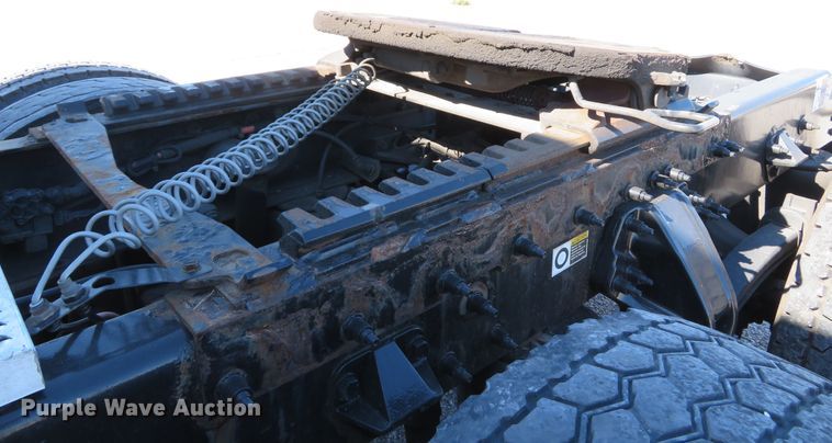 image for item DH1638 2014 Peterbilt 579 semi truck