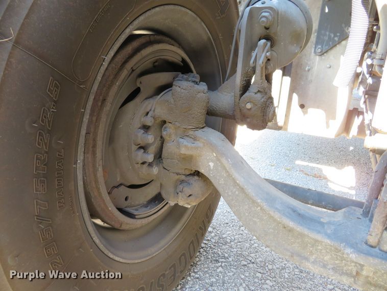 image for item DH1638 2014 Peterbilt 579 semi truck