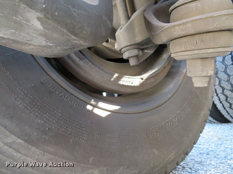 image for item DH1638 2014 Peterbilt 579 semi truck