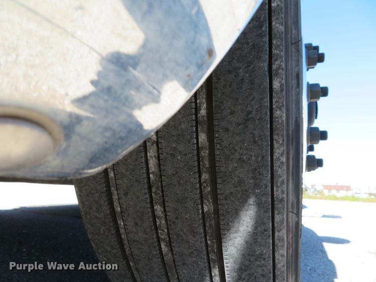 image for item DH1638 2014 Peterbilt 579 semi truck