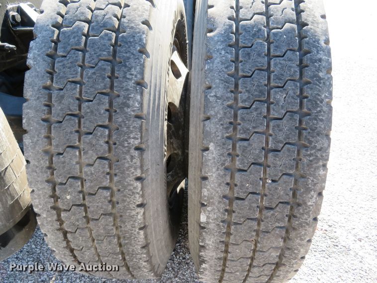 image for item DH1638 2014 Peterbilt 579 semi truck