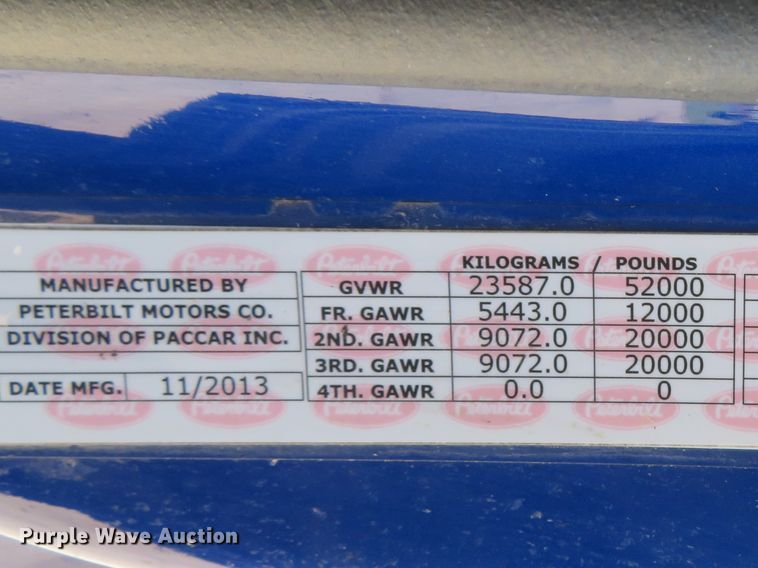 image for item DH1638 2014 Peterbilt 579 semi truck