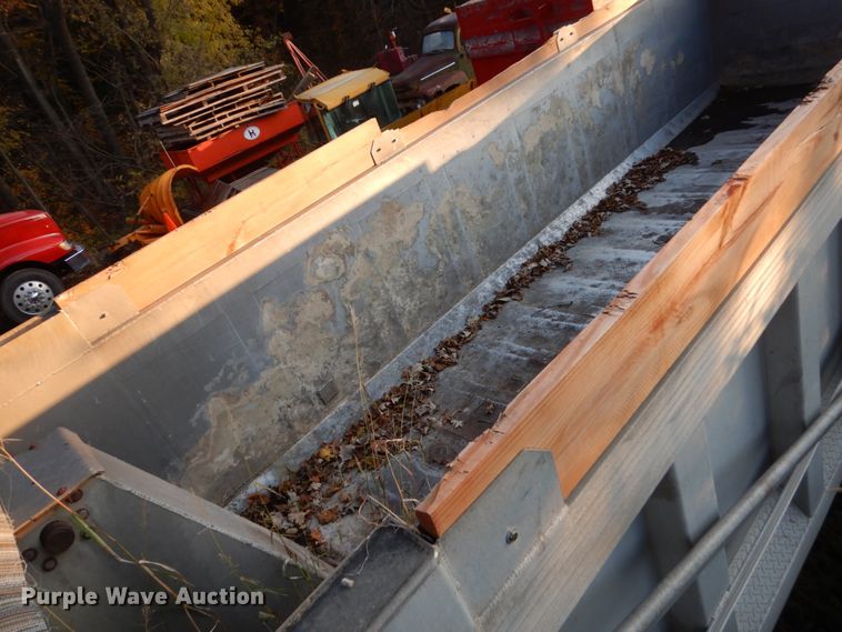 image for item EC9051 2003 R/S Body Co. end dump trailer