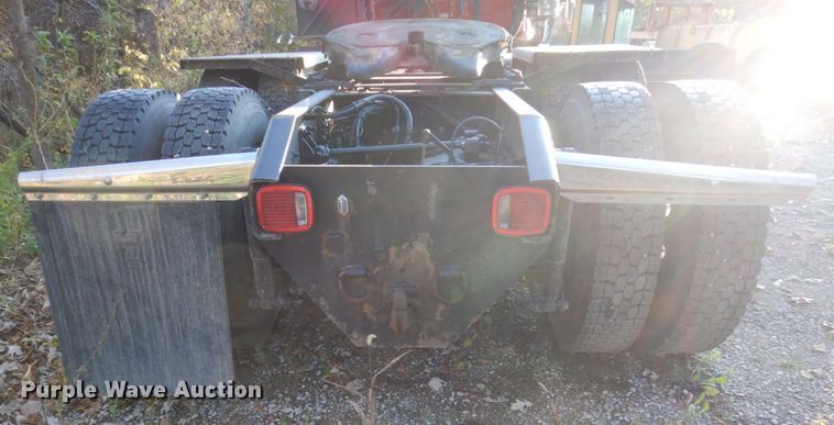 image for item EC9052 2013 International Paystar 5900i semi truck