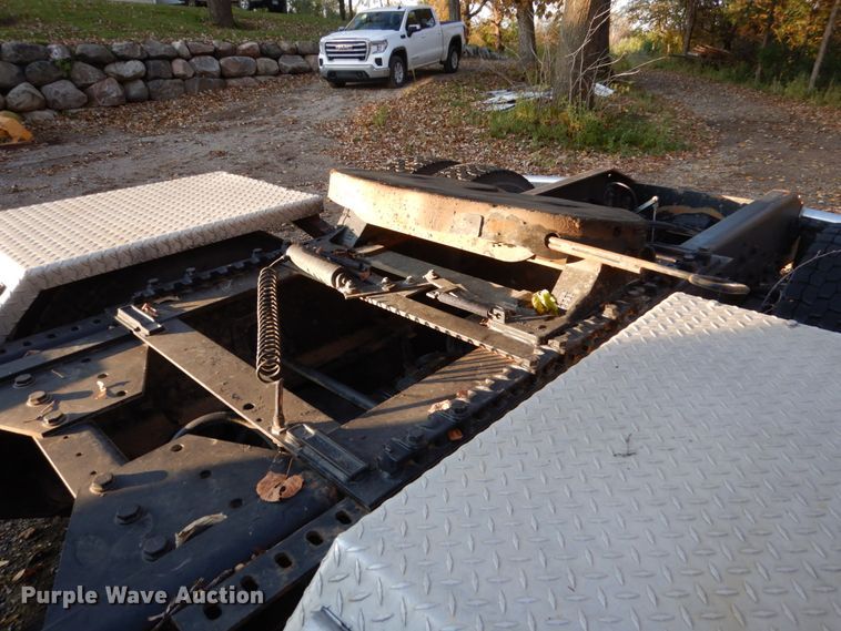 image for item EC9052 2013 International Paystar 5900i semi truck