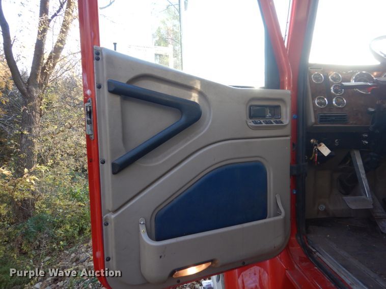 image for item EC9052 2013 International Paystar 5900i semi truck