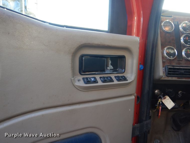 image for item EC9052 2013 International Paystar 5900i semi truck