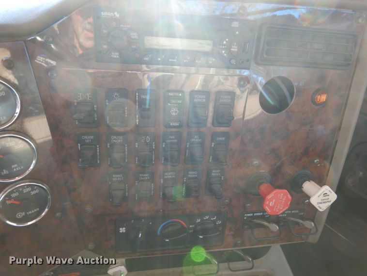 image for item EC9052 2013 International Paystar 5900i semi truck