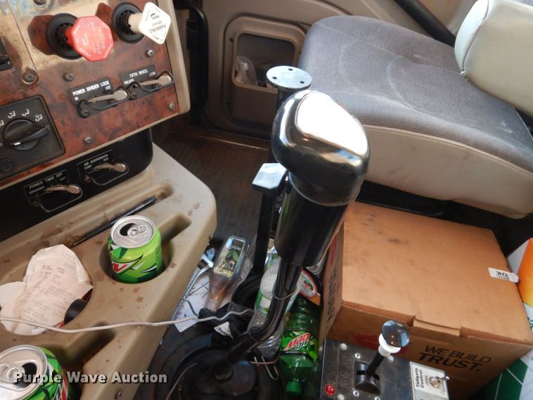 image for item EC9052 2013 International Paystar 5900i semi truck