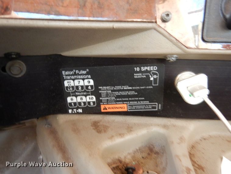 image for item EC9052 2013 International Paystar 5900i semi truck