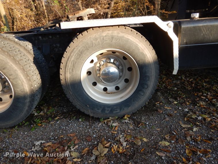 image for item EC9052 2013 International Paystar 5900i semi truck