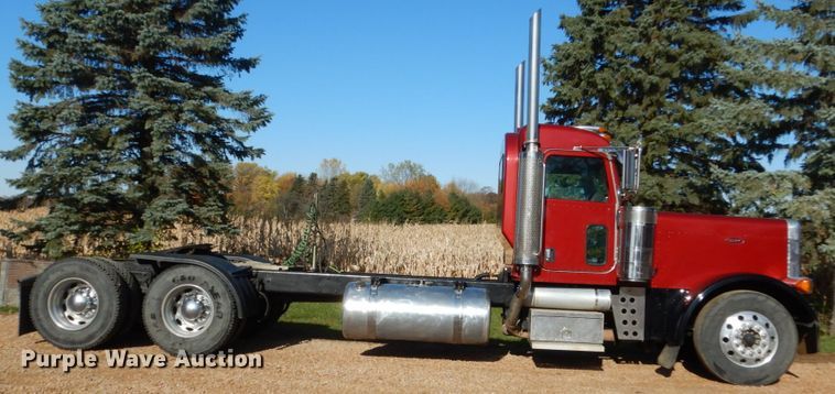 image for item EC9053 2007 Peterbilt 379 semi truck