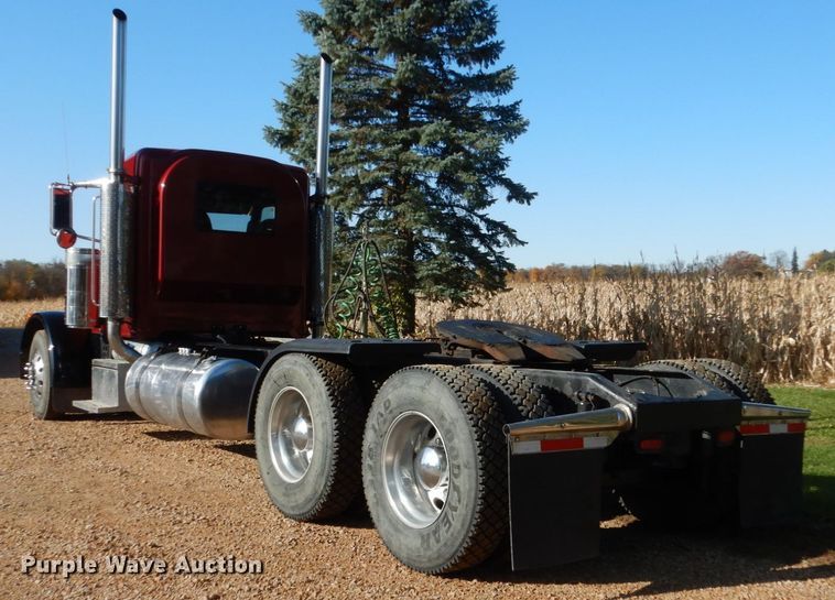 image for item EC9053 2007 Peterbilt 379 semi truck