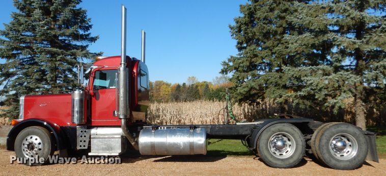 image for item EC9053 2007 Peterbilt 379 semi truck