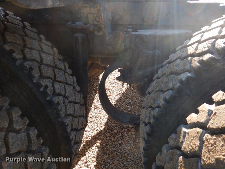 image for item EC9053 2007 Peterbilt 379 semi truck