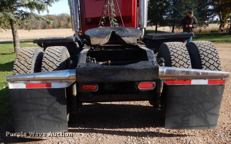 image for item EC9053 2007 Peterbilt 379 semi truck