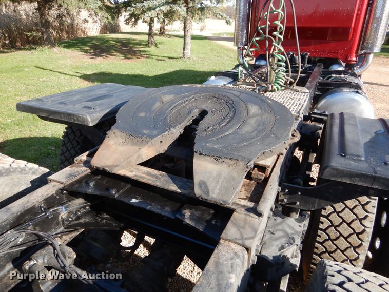 image for item EC9053 2007 Peterbilt 379 semi truck