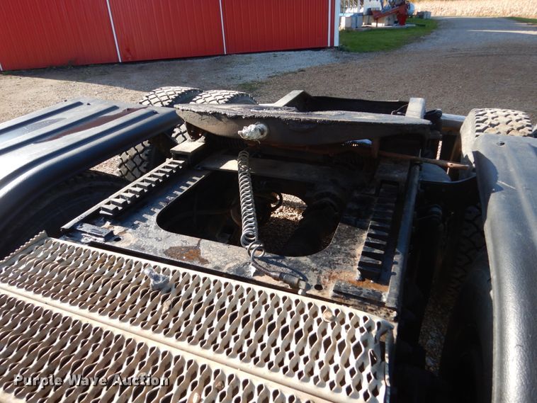 image for item EC9053 2007 Peterbilt 379 semi truck