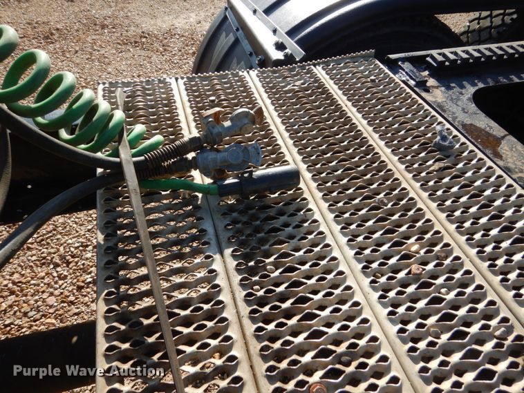 image for item EC9053 2007 Peterbilt 379 semi truck