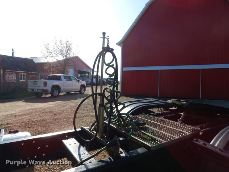 image for item EC9053 2007 Peterbilt 379 semi truck