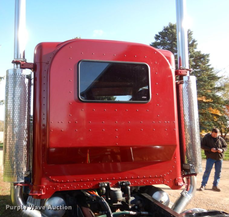 image for item EC9053 2007 Peterbilt 379 semi truck