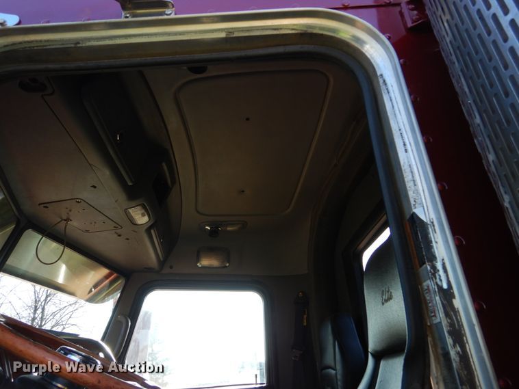 image for item EC9053 2007 Peterbilt 379 semi truck