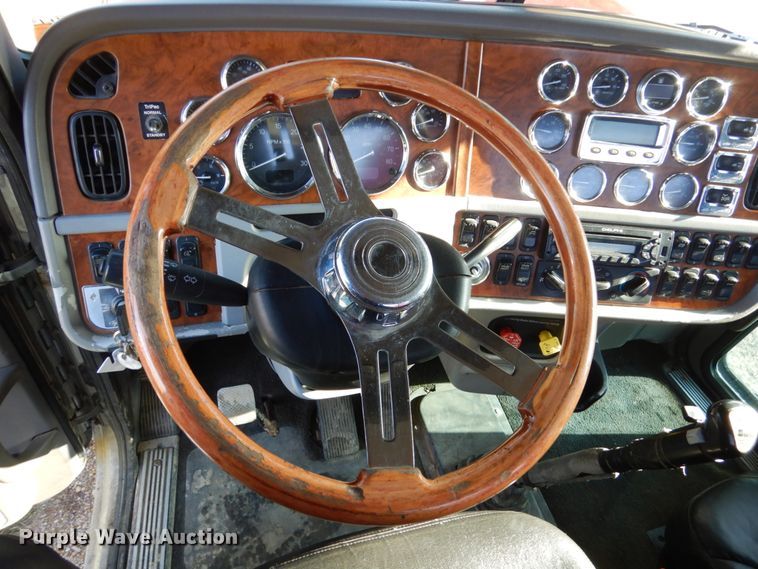 image for item EC9053 2007 Peterbilt 379 semi truck