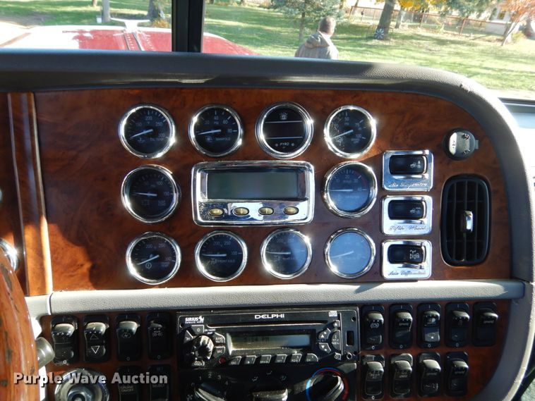 image for item EC9053 2007 Peterbilt 379 semi truck