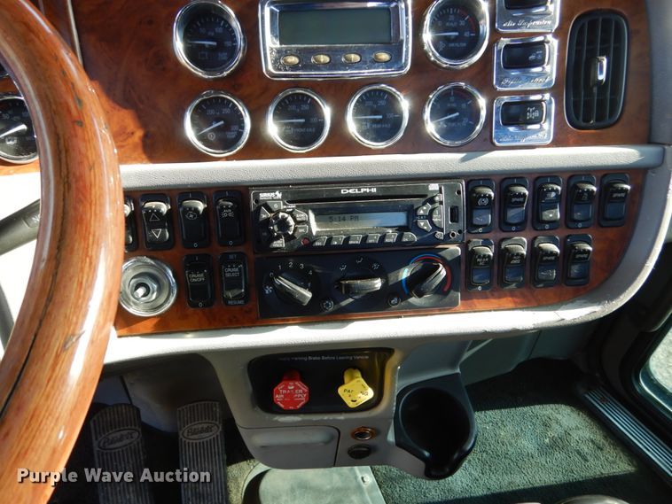 image for item EC9053 2007 Peterbilt 379 semi truck