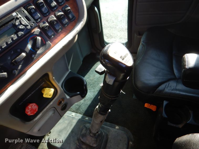 image for item EC9053 2007 Peterbilt 379 semi truck